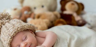 Zabawki dla niemowląt – jak wybrać prezent dla niemowlaka