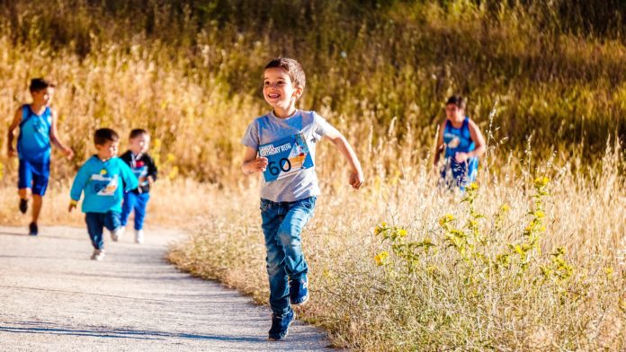Zaraź dziecko sportem - jak gry i zabawy ruchowe wpływają na rozwój dzieci?
